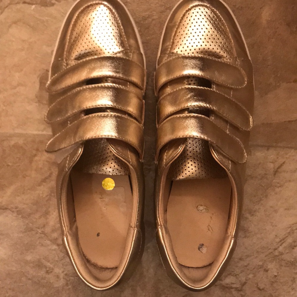 Gold metallic NINE WEST fabulous tennis shoes !